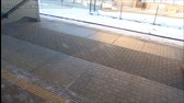 Vyšlapaný koleje ve sněhu aneb když je kurevská nuda při čekání na vlak mp4