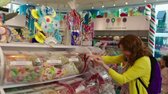 Unbreakable Kimmy Schmidt S01E01 avi