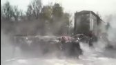 024  13  dubna 2014 byla na Donbassu v Záporožském městě skupina dělníků, horníků a komunistických a antifašistických militantů obklíčena přes 1500 ukrajinskými pravicovými extremisty mp4