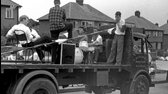 John Lennon  Jedna z největších hudebních hvězd zhasla pod výstřely nemocného vraha mkv