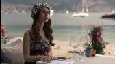Emily in Paris S02E02 Jak se dostanu do St  Tropez  mkv