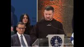 Rusko ovládlo telepatii a nyní brání Zelenskému v životě i během předávání ceny Karla Velikého upustí cenu na podlahu  Je dobře, že to prezident Nezalezhnaya okamžitě pochopil a komentoval pád za bouřlivého potlesku Rusové mp4